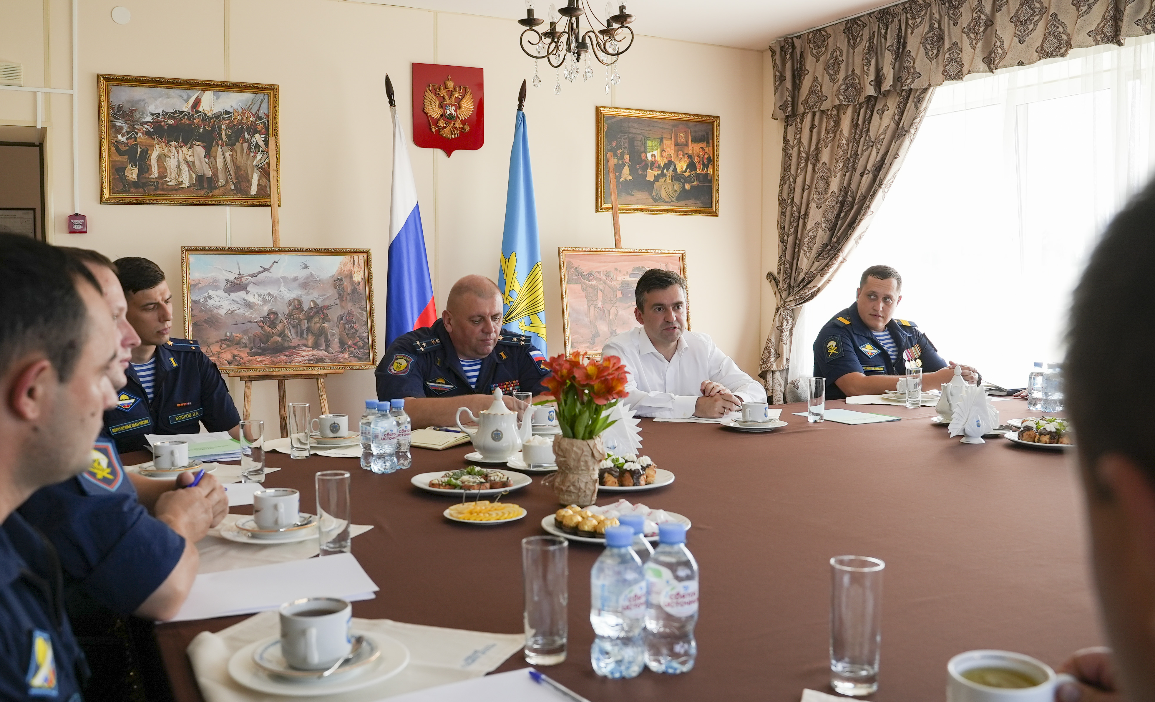 Губернатор встретился с ивановскими десантниками – участниками спецоперации на Украине