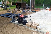 На новой спортплощадке «Волжанине» начали монтаж тренажёров