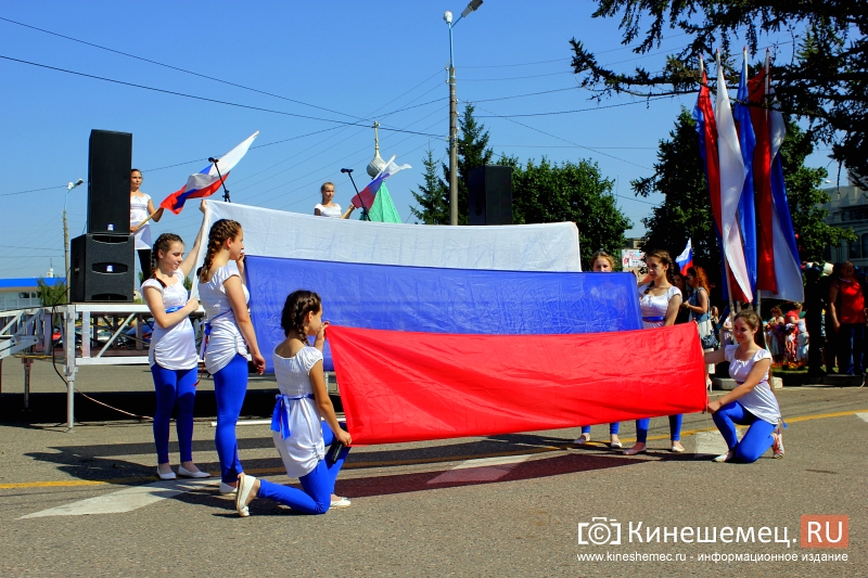 В Кинешме отмечают День Государственного флага России