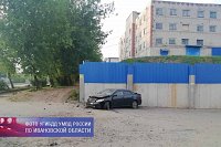 На ул.Баха «Тойота Королла» влетела в бетонное ограждение