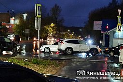 Авария с участием 4 авто у гипермаркета в Кинешме