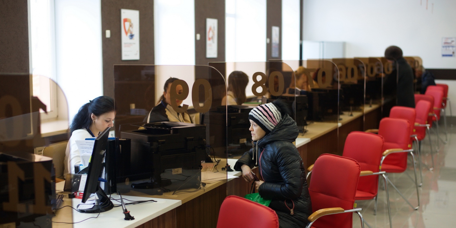 Жители Ивановской области назвали голосового помощника в МФЦ Ваней