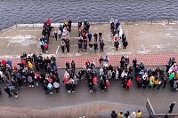 250 молодых кинешемцев выстроились на нижней набережной бульвара в виде фразы «Мы Едины!»