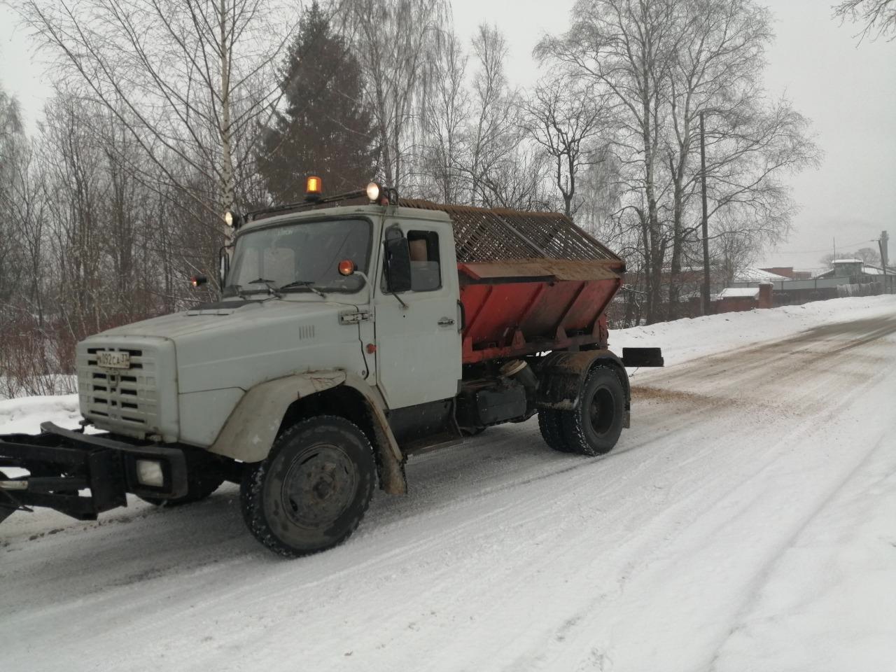 В Кинешме УГХ очищает дороги от выпавшего снега