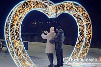 Светящееся сердце стрелке у Никольского моста привлекает все больше кинешемцев