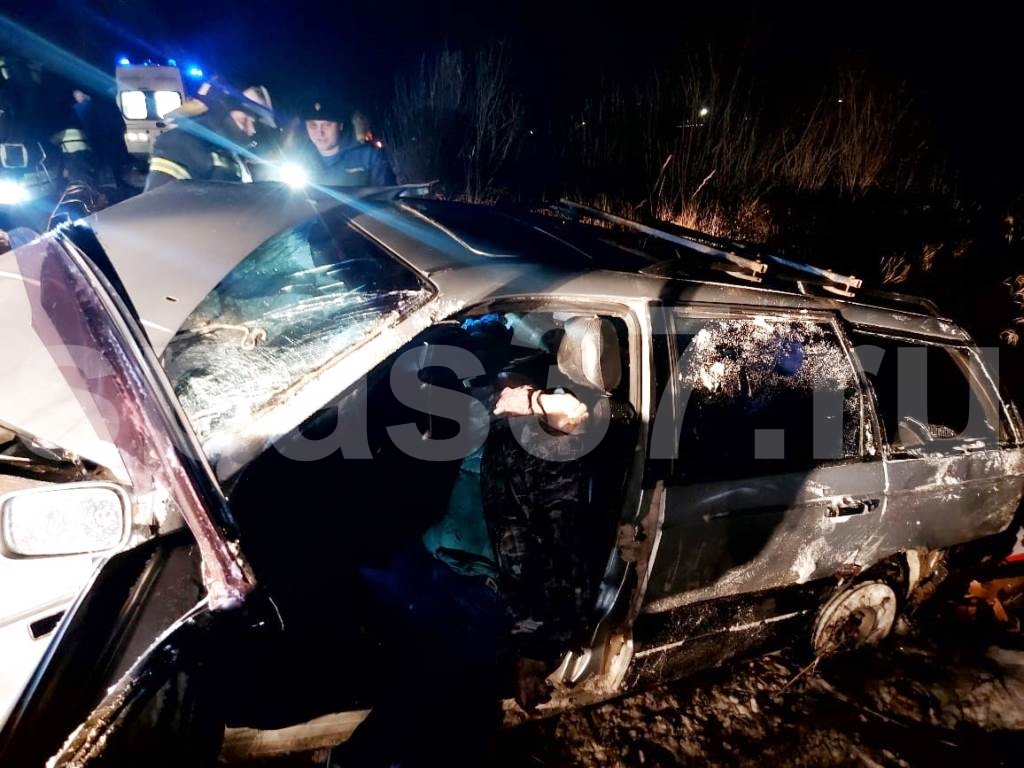 На дороге Кинешма-Юрьевец у Ёлнати в лобовом столкновении иномарок погиб водитель