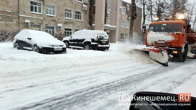 В помощь УГХ на уборку Кинешмы от снега вышла техника предприятий