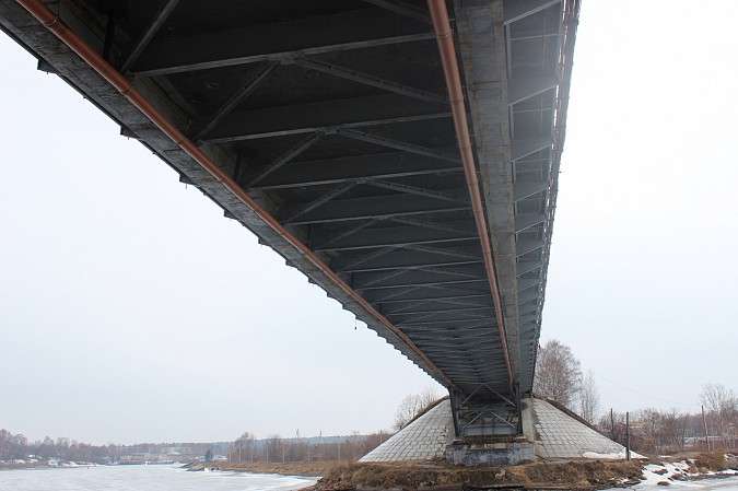 В Кинешме готовятся к повторной покраске Никольского моста фото 2