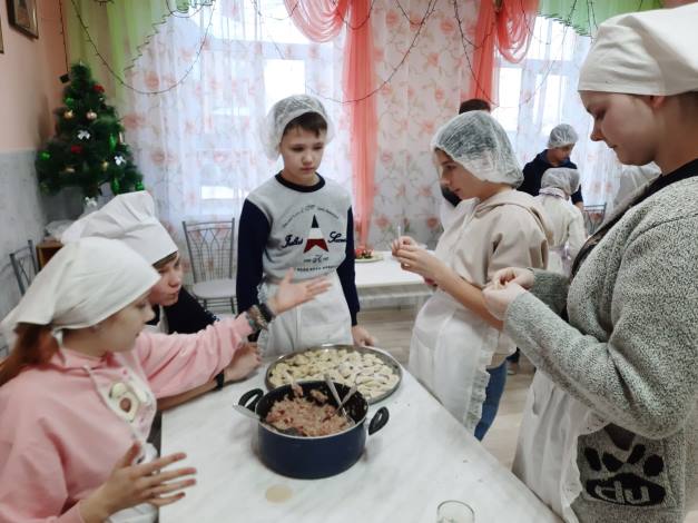 С воспитанниками Кинешемского детского дома провели мастер-класс «Вкусные пельмешки»