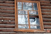 В Кинешме жители живут в страхе из-за соседа, бегающего по дому с топором