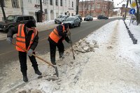 УГХ Кинешмы очищает от снега обочины дорог
