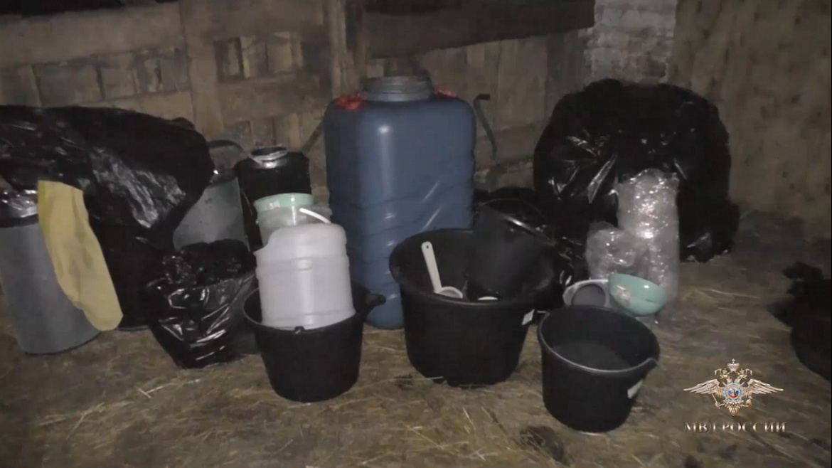 В глуши Заволжского района обнаружена лаборатория и тайники с 5 пудами наркотиков