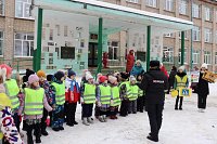 В Кинешме сотрудники полиции вместе с учениками школы №19 провели акцию «Сигналы жизни»