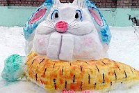 В школе №19 проходит традиционный конкурс снежных фигур, посвящённый году Зайца