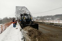 Никольский мост в Кинешме очистили от снега