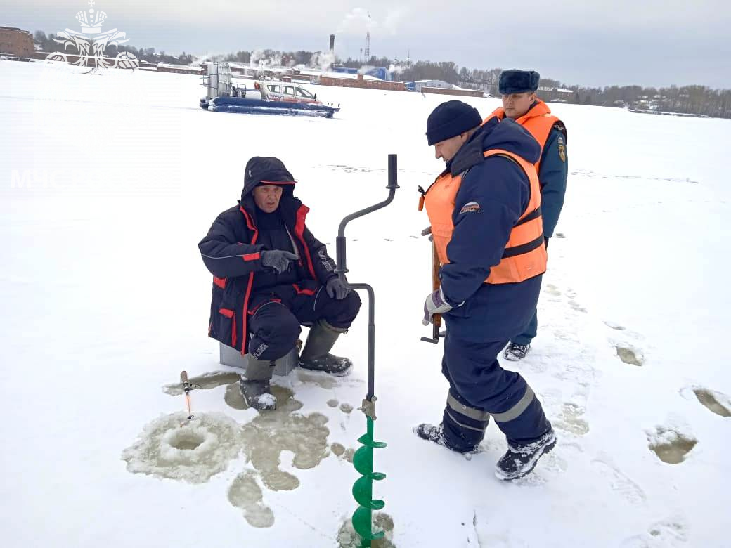 Спасатели предупреждают о стремительном таянии льда на Волге
