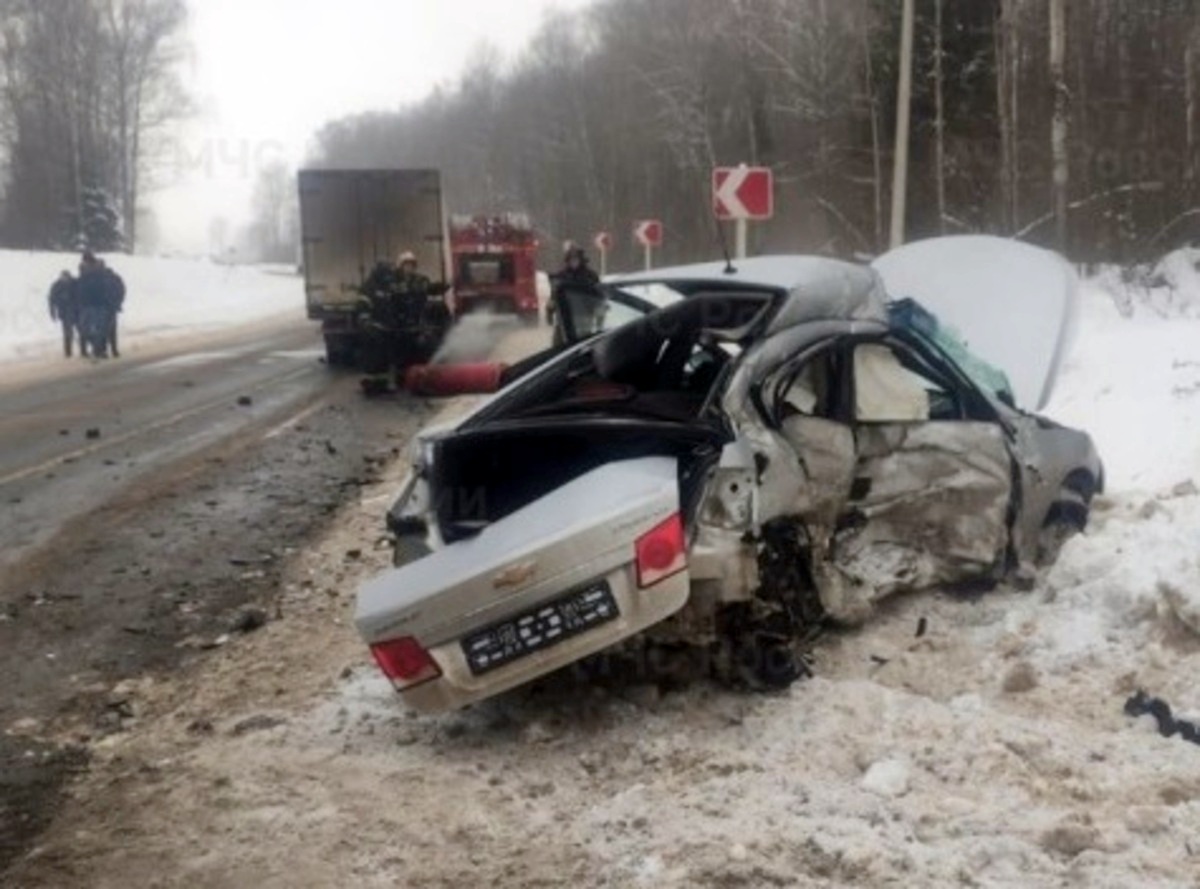 36-летняя женщина погибла на трассе Шуя–Лежнево в лобовом столкновении Chevrolet и «Газели»