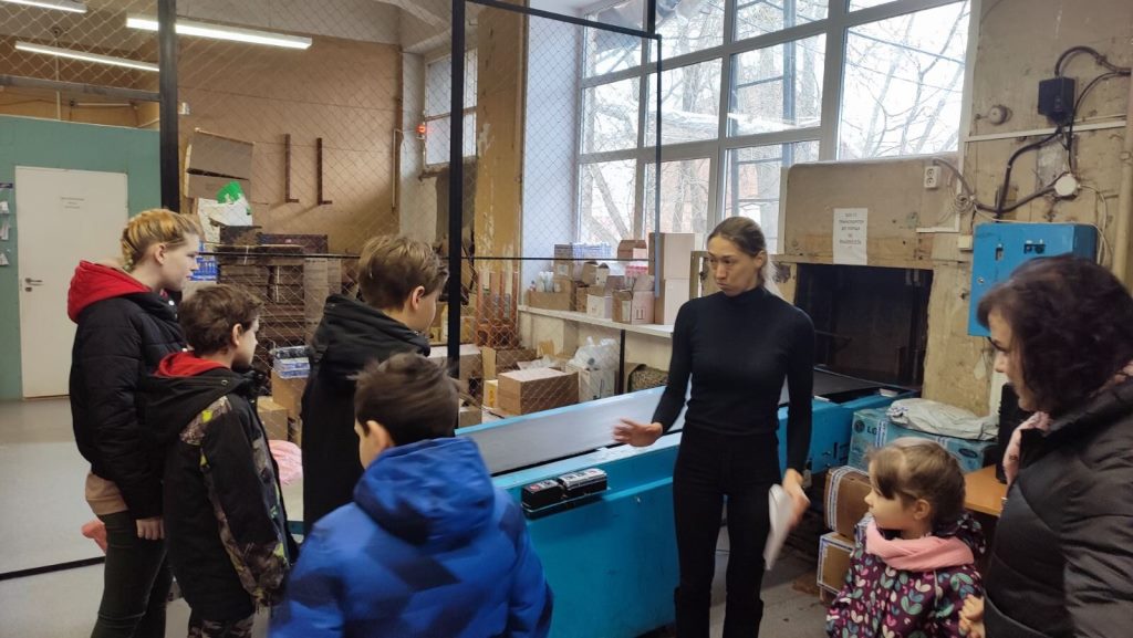 Воспитанники социально-реабилитационного центра совершили экскурсию на Кинешемский почтамт