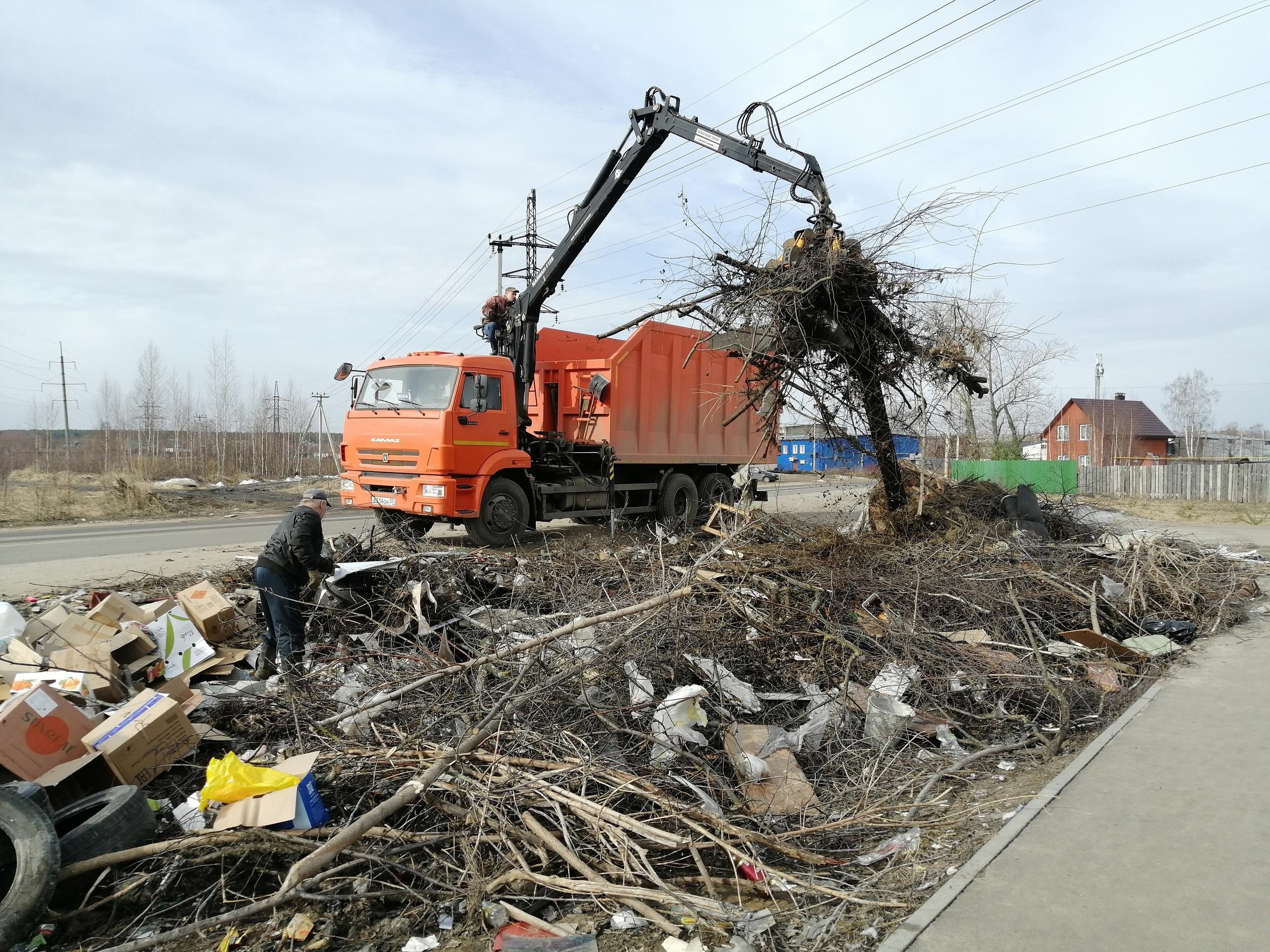Новый ломовоз вывез с территории Кинешмы более 1590 кубических метров веток и мусора