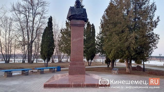 Предприниматель Илья Огорельцев отреставрировал постамент бюста А.Н.Островского