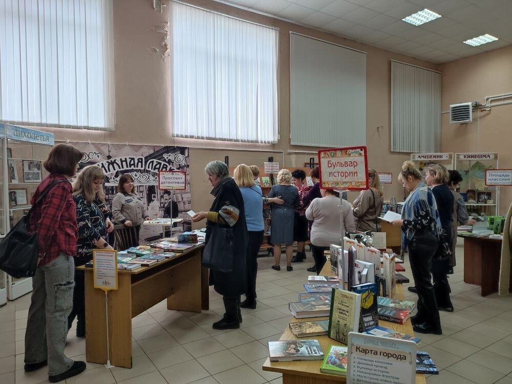 В центральной библиотеке Кинешмы открылась выставка «Город читает»
