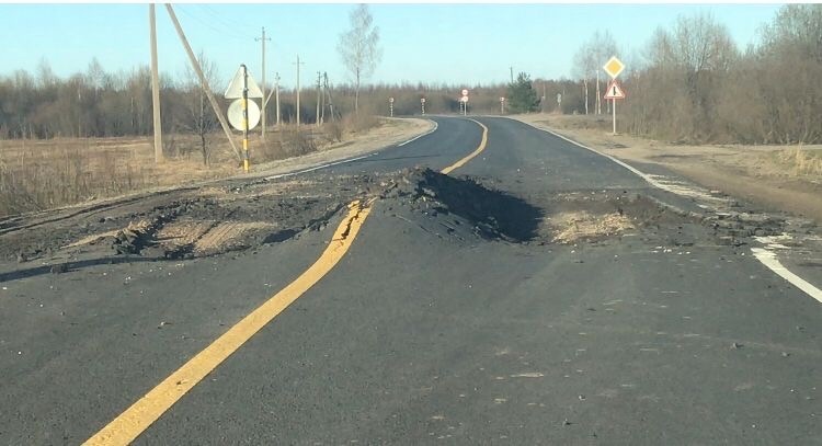В Родниковском районе развалилась новая дорога, которую ремонтировали по федеральному проекту