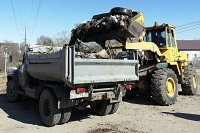 В Кинешме продолжают ликвидировать навалы мусора у контейнерных площадок