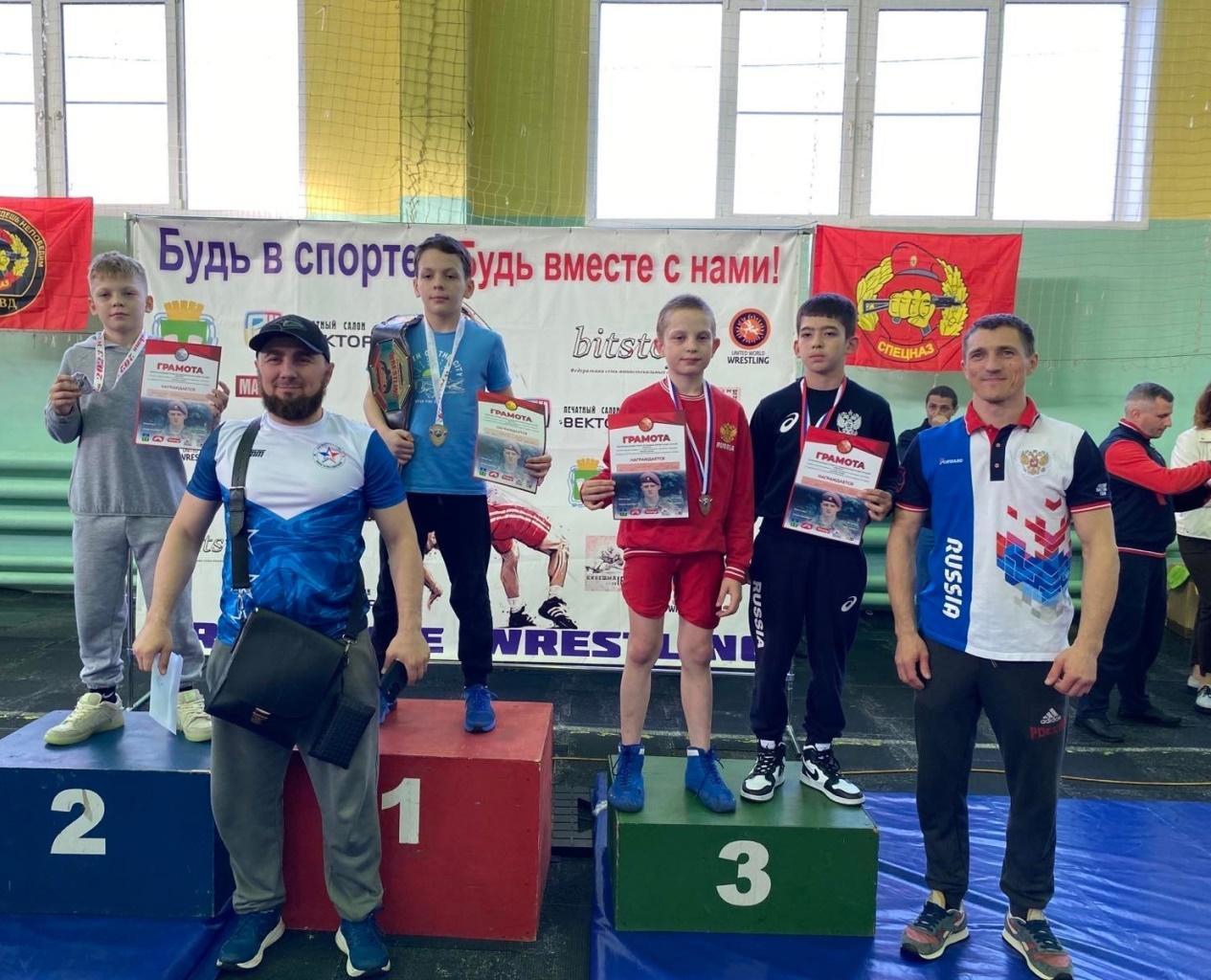 Кинешемцы завоевали награды на Межрегиональных соревнованиях по вольной борьбе