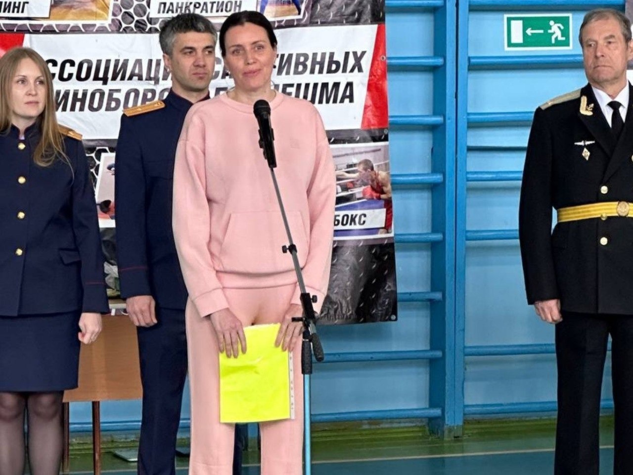 Анжелика Гатаулина подарила спортшколе «Волжанин» новый татами