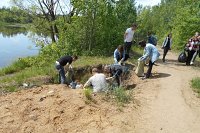 Активисты очистили от мусора берег реки Кинешемки