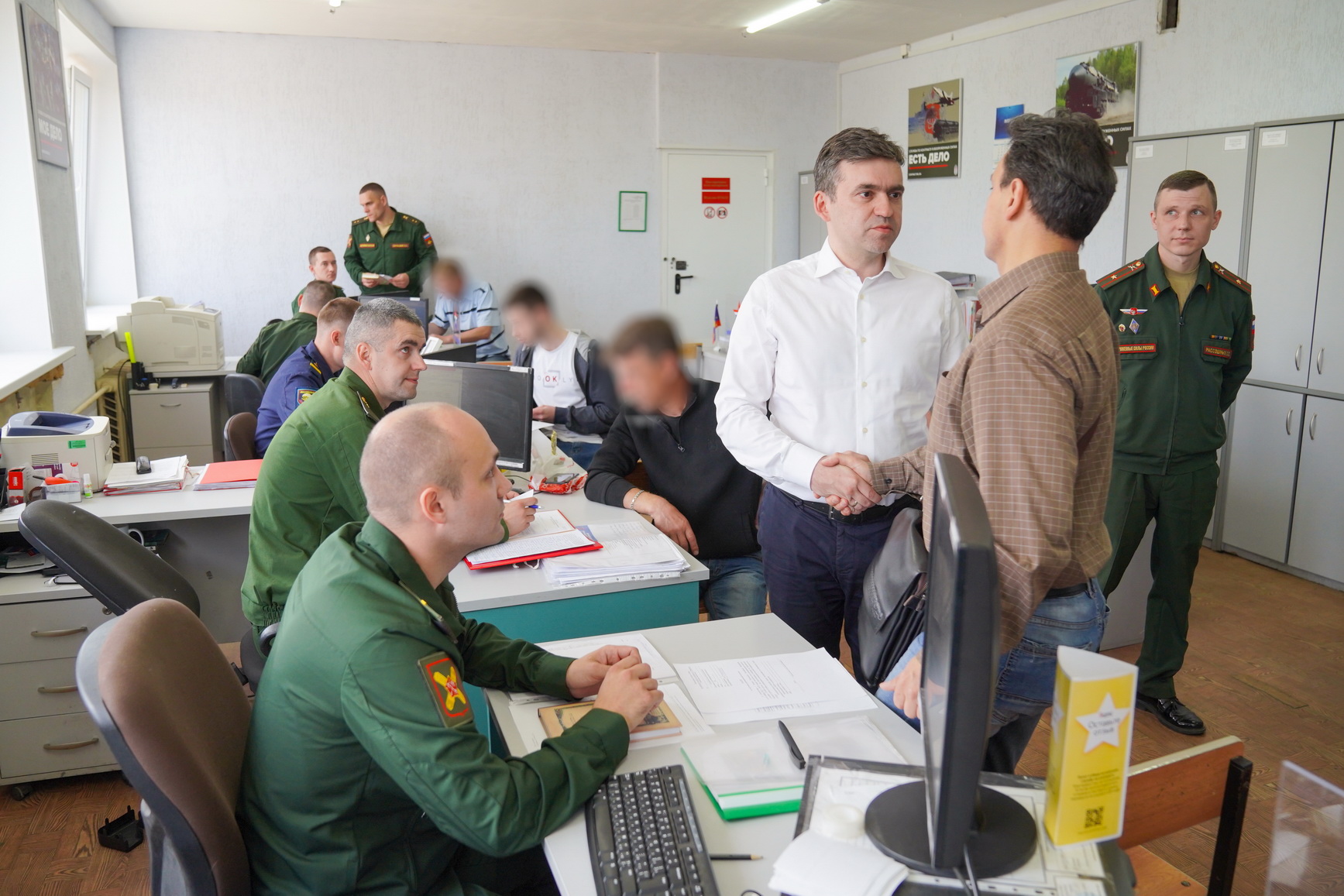 Губернатор Ивановской области посетил пункт отбора на военную службу по контракту