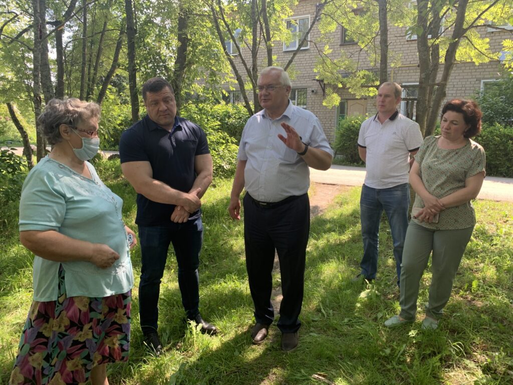 Александр Фомин помог жителям «Новинок» с капремонтом крыши | 16.06.2023 |  Новости Кинешмы - БезФормата