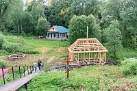 В Наволоках продолжается благоустройство ключика в честь Преподобного Тихона Луховского