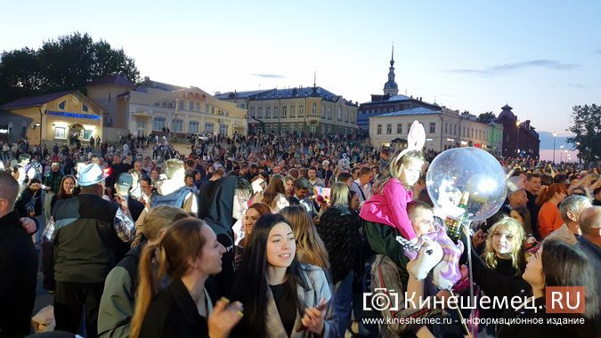 Пустились в пляс: в День Кинешмы пл.Революции стала большим тацполом