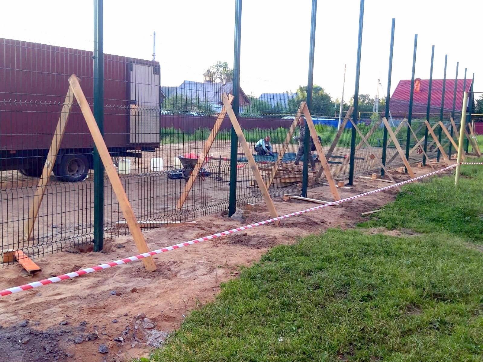 На «Автоагрегате» продолжается строительство спортивной площадки