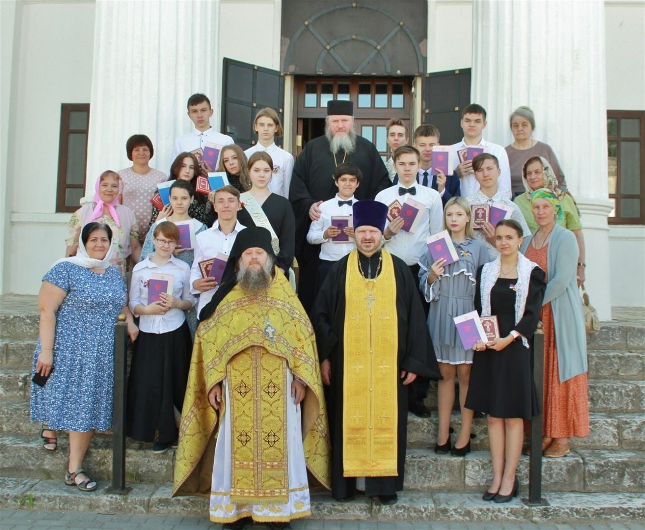 Выпускники Кинешемской православной школы получили дипломы