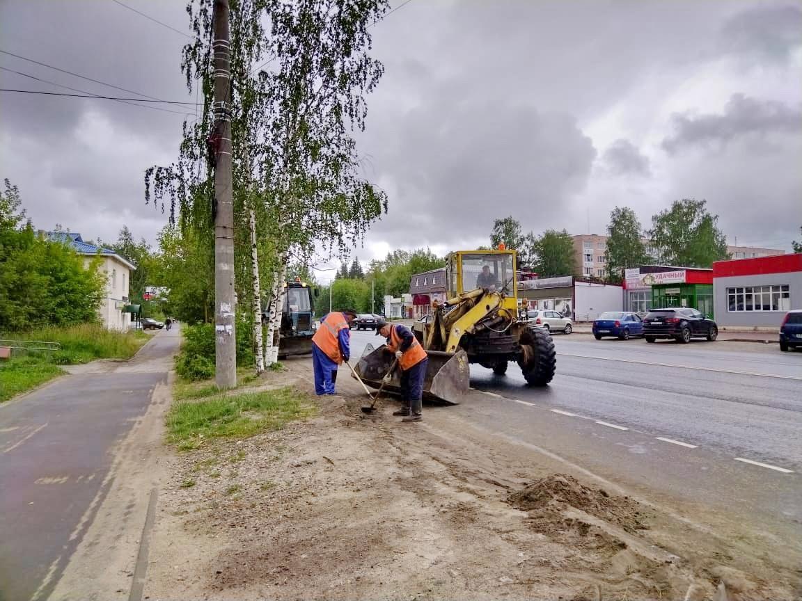 УГХ Кинешмы продолжает убирать смёт с городских дорог