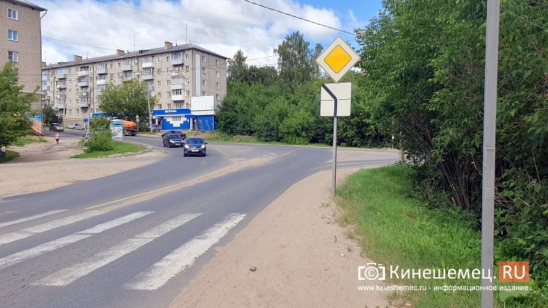 У Кузнецкого моста установлен дорожный знак 8.13, не соответствующий новой разметке