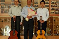 Центр развития творчества детей и юношества приглашает в  «Школу игры на классической гитаре»