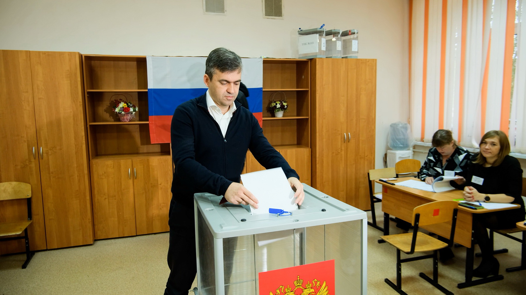 Станислав Воскресенский проголосовал на выборах губернатора и депутатов облдумы