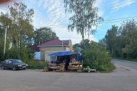 На ул.Красногорской демонтируют незаконную торговую точку