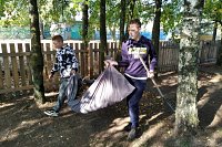 Ученики Батмановской школы провели субботник на территории музея А.М.Василевского