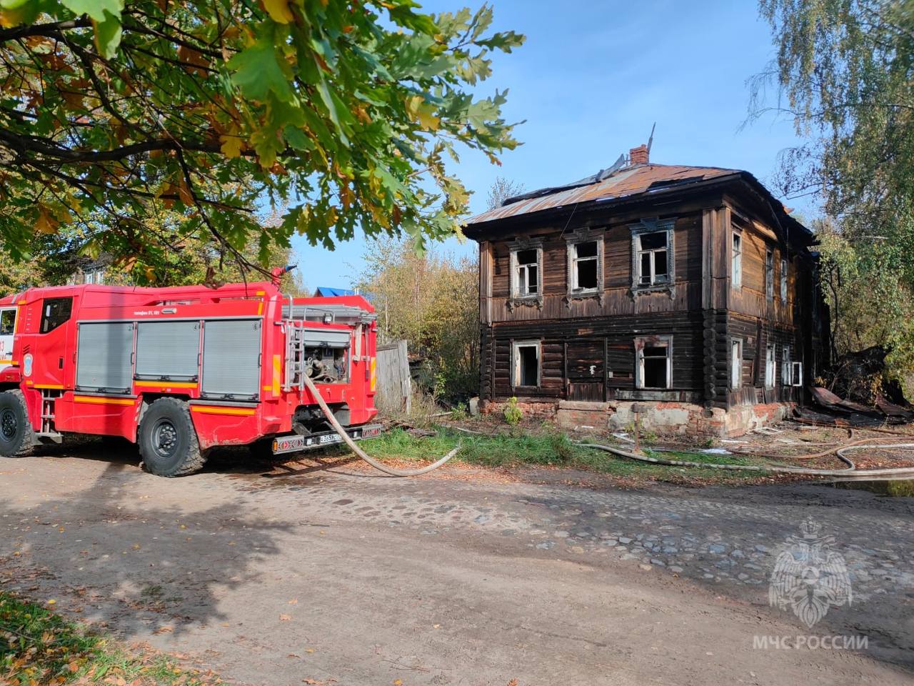 На улице Комсомольской сгорел двухэтажный дом | 02.10.2023 | Новости Кинешмы  - БезФормата