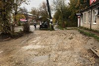 И этому рады: в Наволоках территорию у остановки засыпали гравием