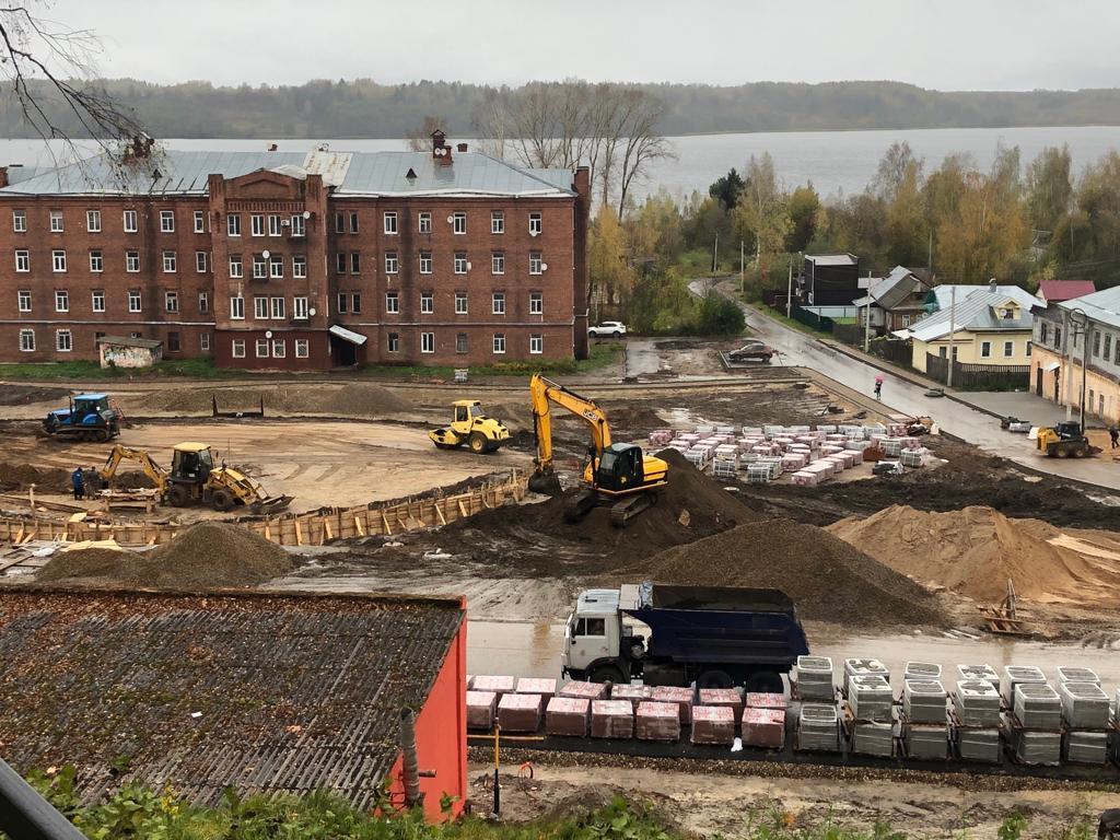 В Наволоках продолжается благоустройство Базарной площади