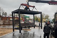 В Кинешме приступили к установке новых остановочных павильонов