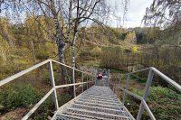 Продолжается строительство пешеходного перехода через Вандышевский овраг