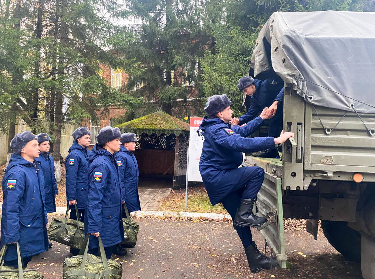 Первые призывники из Ивановской области отправились в воинские части Западного военного округа