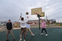 На территории стрелки у Никольского моста появилась стритбольная площадка