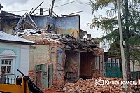 На ул.Комсомольской приступили к сносу 2-этажного дома №47